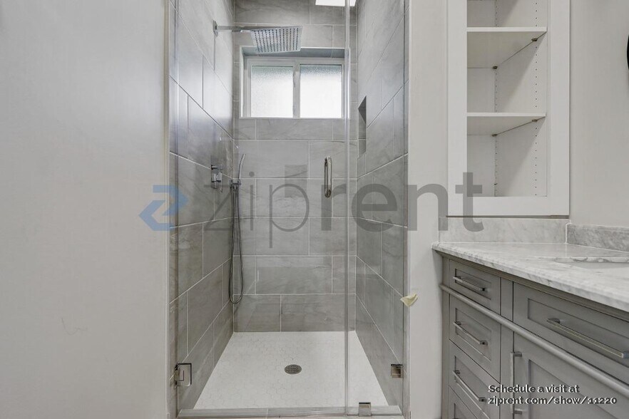 Building Photo - Unit A