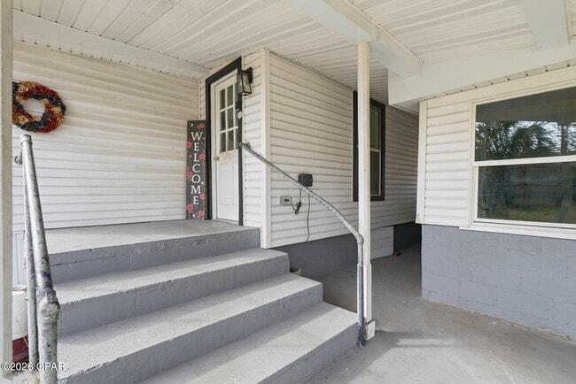 Building Photo - 1808 Chestnut Ave