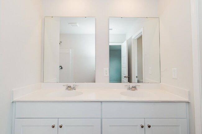 Building Photo - Brand-new 3 bedroom, 2.5 Bath Townhome with pond view