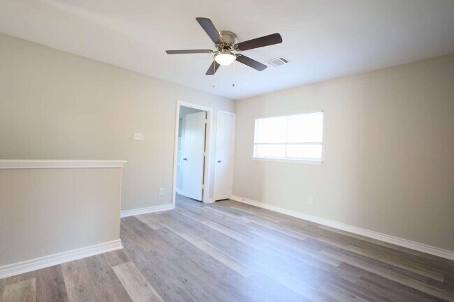 Building Photo - 9519 Braun Square