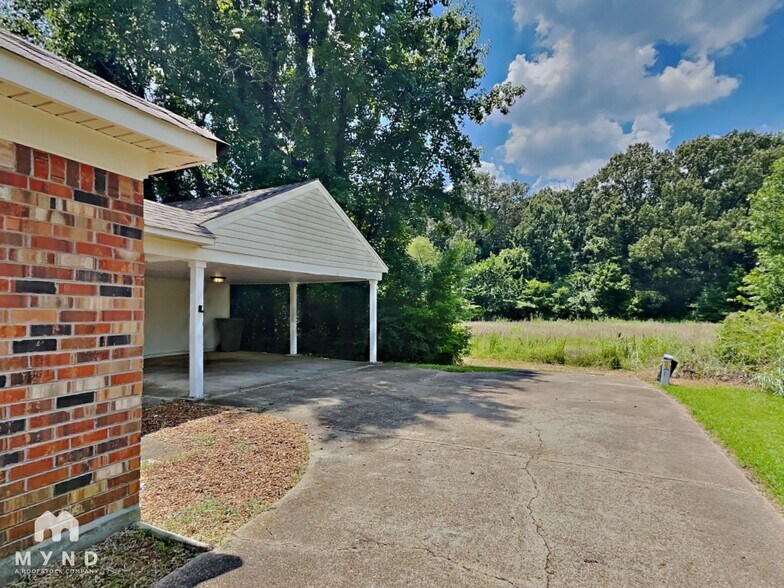 Building Photo - 2139 Oldfield Dr