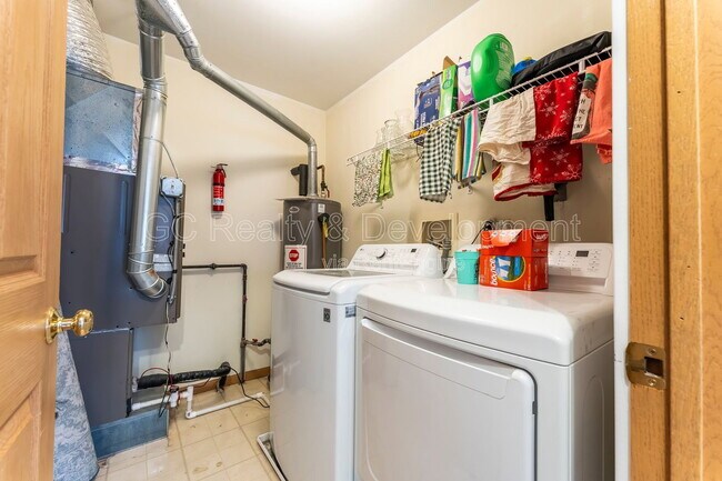 Building Photo - 1262 Brookdale Dr