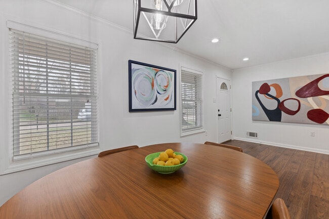 Building Photo - 6864 Aspenhill Dr