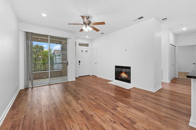 Building Photo - 10722 Sabre Hill Dr