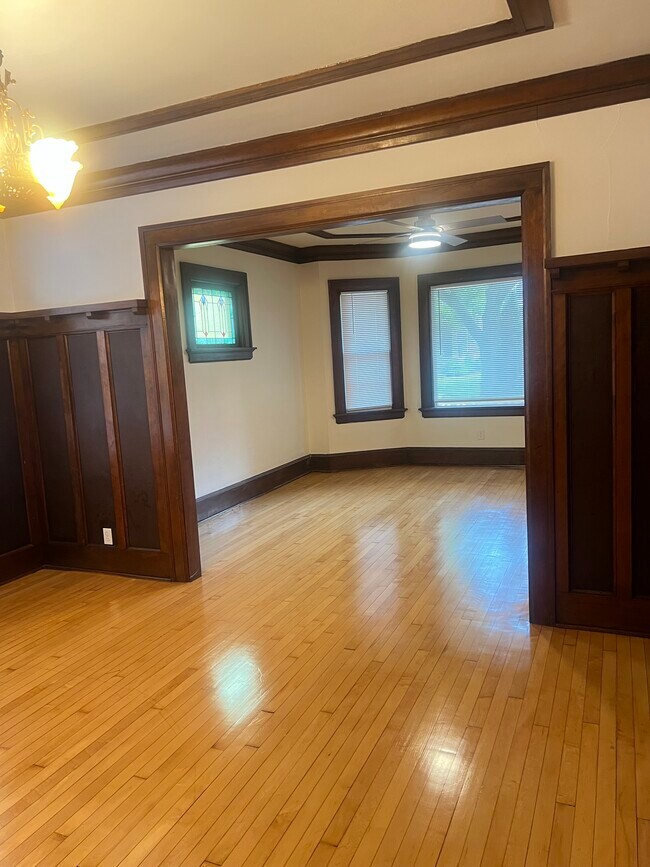 Building Photo - 319 E Montana St