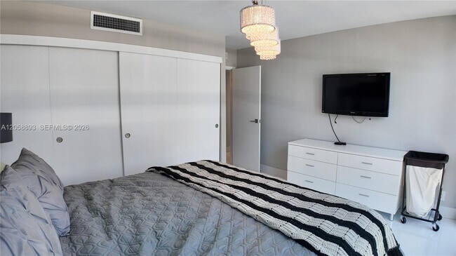 Building Photo - 2049 S Ocean Dr