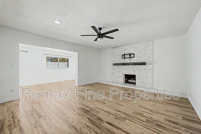 Building Photo - 5228 E Karen Dr