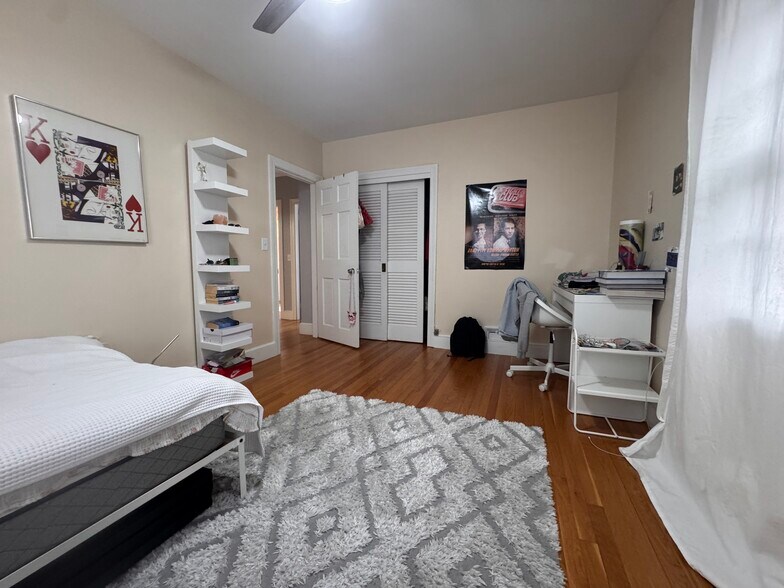 Building Photo - 10 Webster St