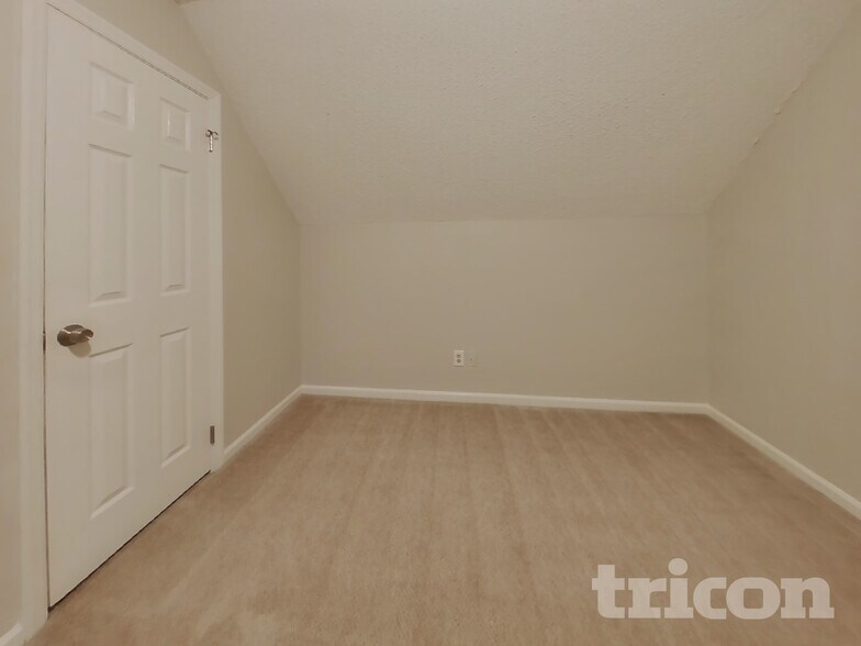 Building Photo - 208 Calloway Club