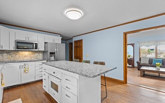 Building Photo - 2104 Las Flores Ln