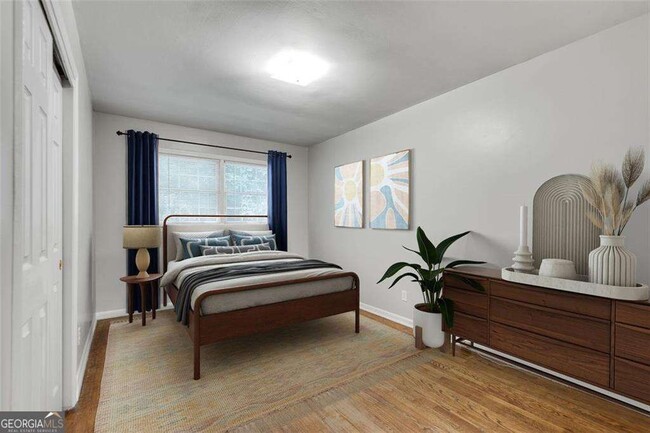Building Photo - 799 Marstevan Dr NE