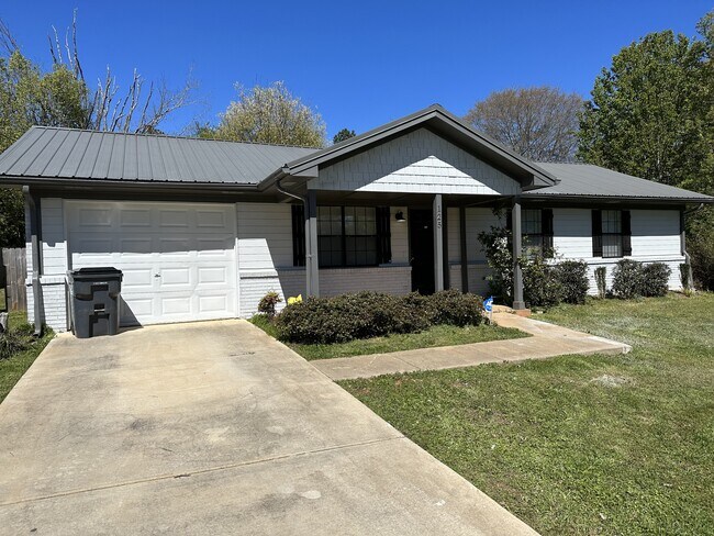 Building Photo - 125 Grove Creek Dr