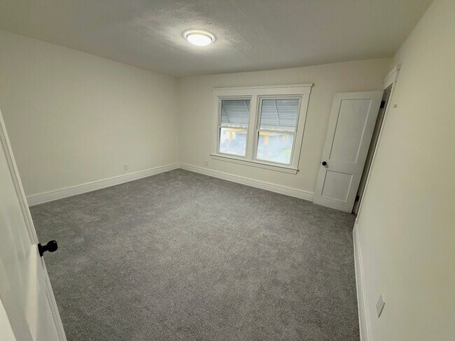 Building Photo - Newly renovated 3-bedroom, 1.5-bath home in Cleveland