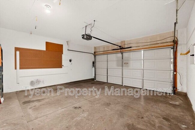 Building Photo - 7411 Peregrine Rd NE