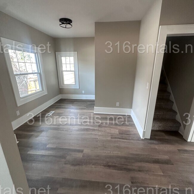 Building Photo - 420 S Osage St
