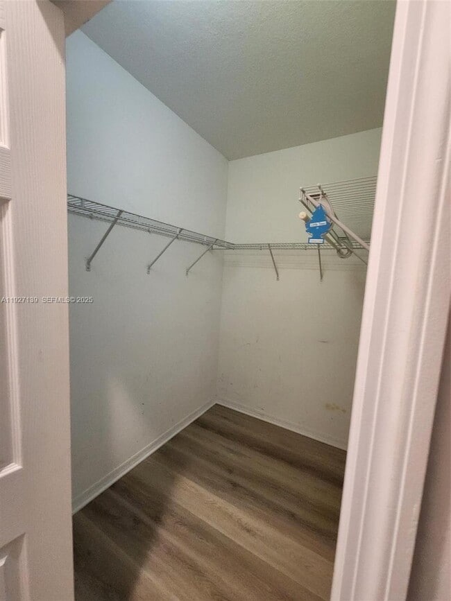 Building Photo - 1213 NE 32nd Ave