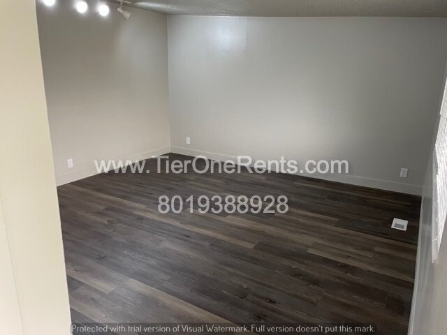 Building Photo - This property offers a NO DEPOSIT option a...