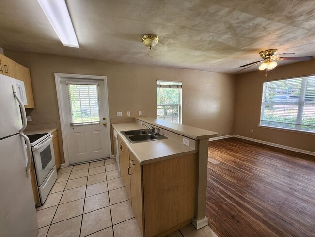 Building Photo - 3 bedroom for rent August 7, 2026 for $1695 per month, walking distance to FSU
