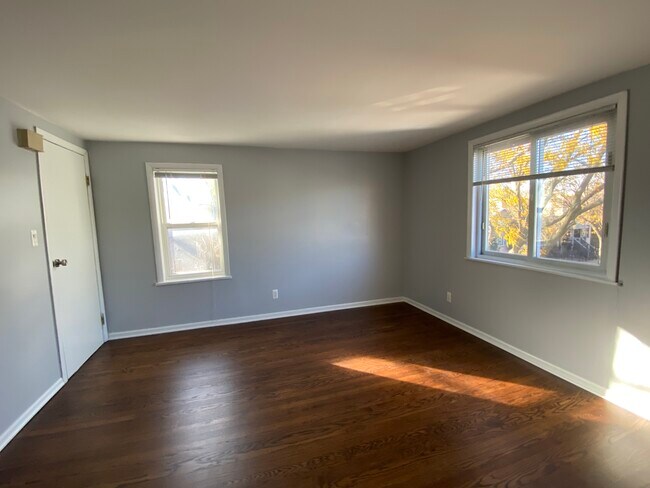 Building Photo - 3035 N Christiana Ave