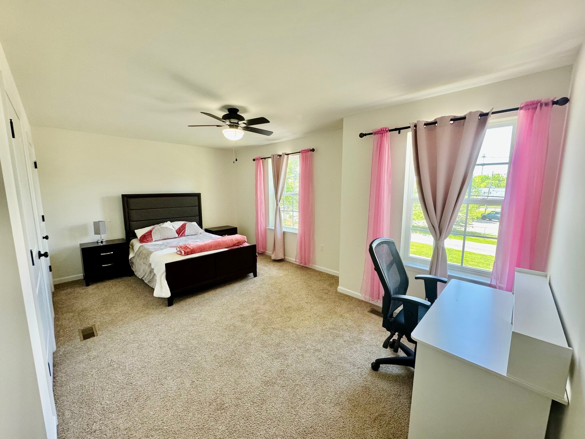 Spacious room with two closet - 2321 Farrand Dr