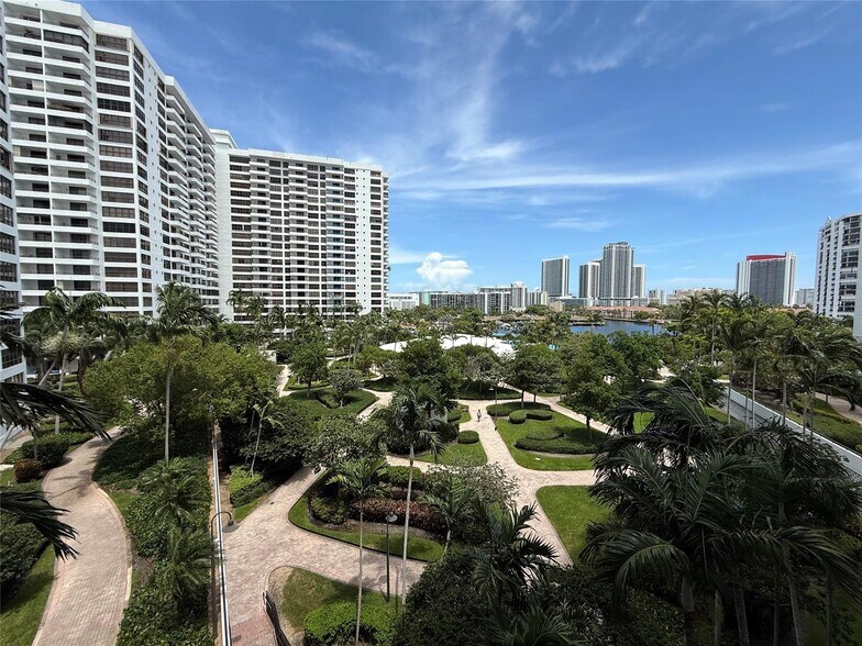 Building Photo - 600 Three Islands Blvd