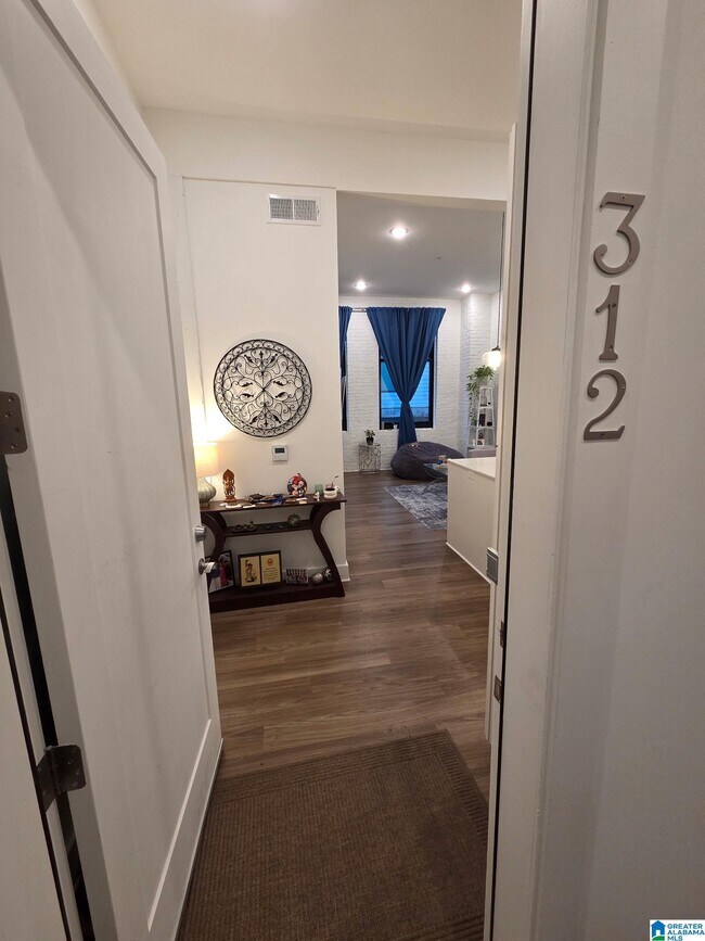 Building Photo - 1329 4th Ave S