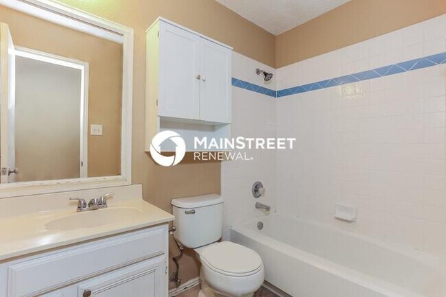 Building Photo - 4 Bedroom Pet-Friendly Home in Arlington, TX with Main Street Renewal