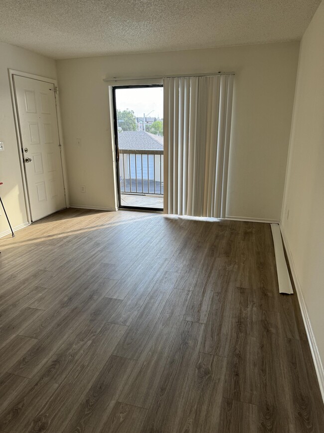 Building Photo - 5321 Summerlin Rd