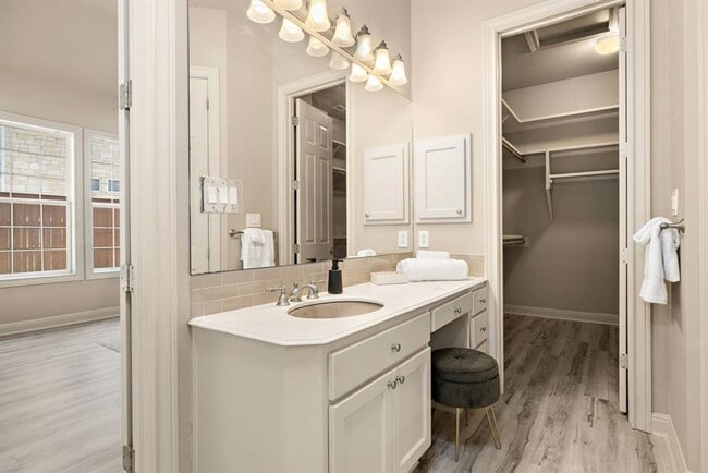 Building Photo - 3508 Red River St