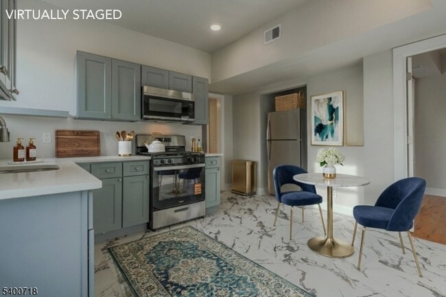 Building Photo - 882 S 14th St