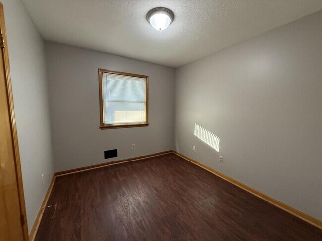 Building Photo - 2013 S 28th St