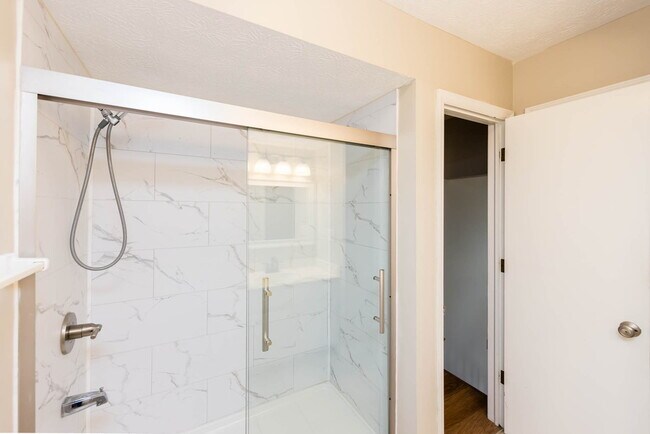 Building Photo - 5334 Tara Hill Dr