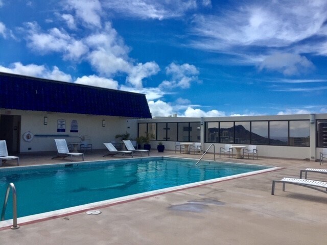 Swimming Pool - 400 Hobron Ln