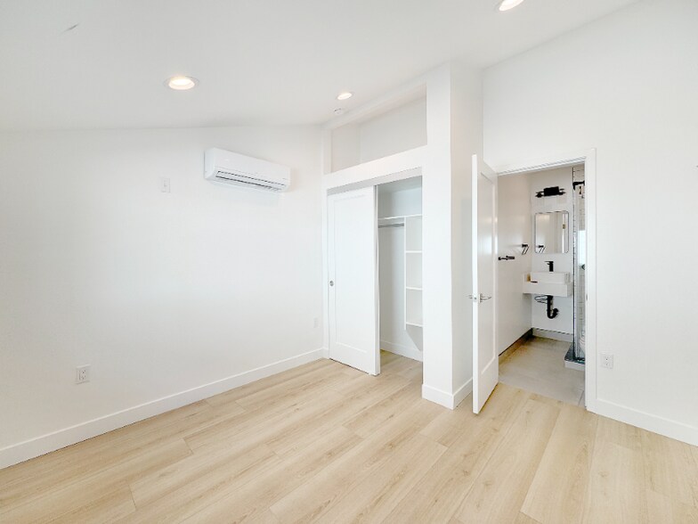 Building Photo - 4461 Farquhar Ave