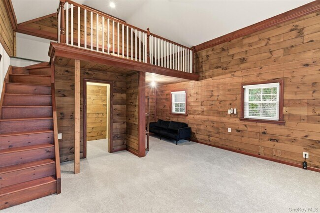 Building Photo - 327 W Neck Rd