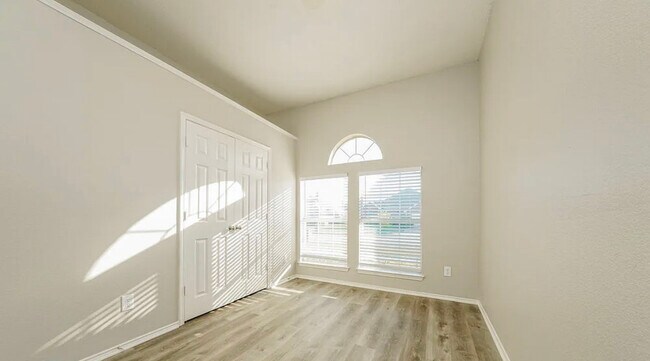 Building Photo - 1724 Green Terrace Dr