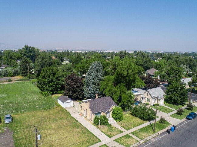 Building Photo - 381 N 200 W