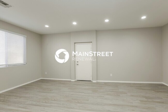 Building Photo - 3 Bedroom Pet-Friendly Home in Phoenix, AZ with Main Street Renewal