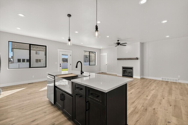 Building Photo - K551LI