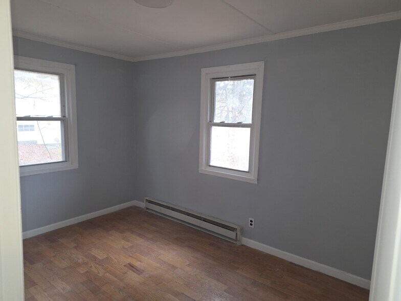 Building Photo - 25 Laurel Trl