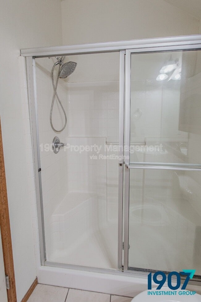 Building Photo - 923 SW 37th St