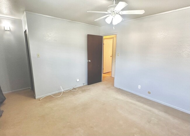 Building Photo - SPACIOUS TOWNHOUSE 2 BED/1.5 BATH/1 PRKG, ...