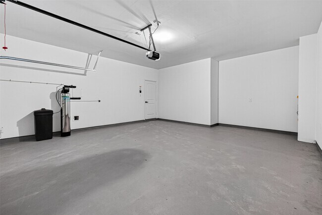 Building Photo - 14529 Lily Plns Dr