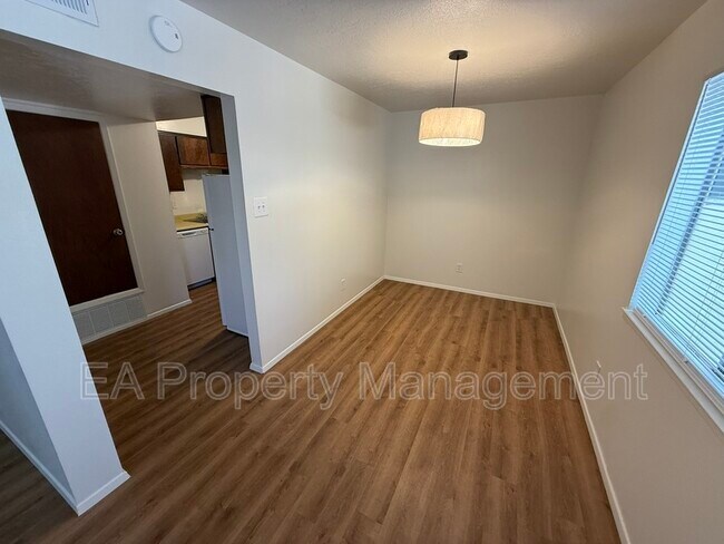 Building Photo - 2516 Chelwood Park Blvd NE