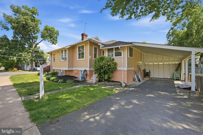 Building Photo - 524 N Kenmore St
