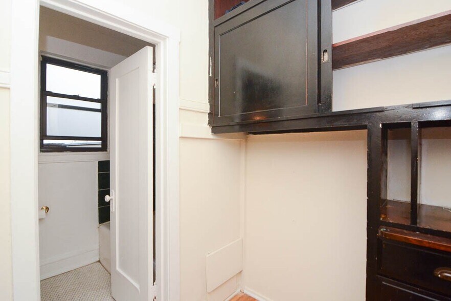 Building Photo - 4856 N Damen Ave