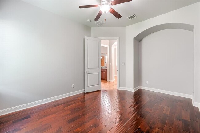 Building Photo - 4006 Gloucester Dr