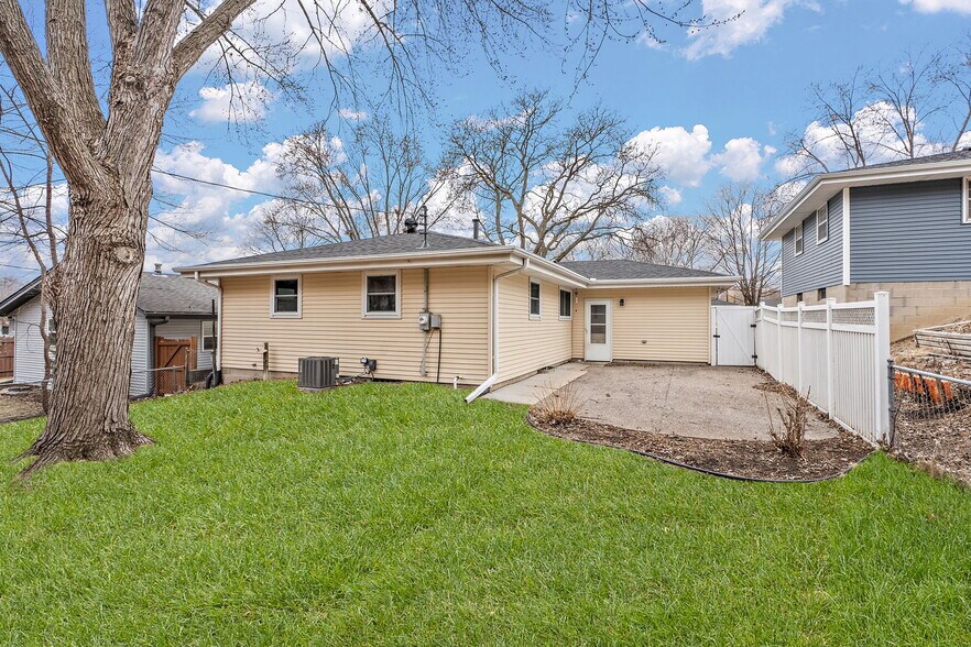 Backyard and private patio - 3146 Grimes Ave N