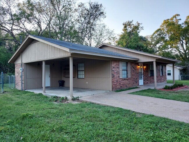 Building Photo - 605 S Fair St