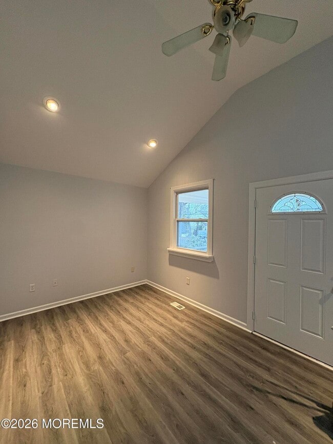 Building Photo - 211 Anthony Ave